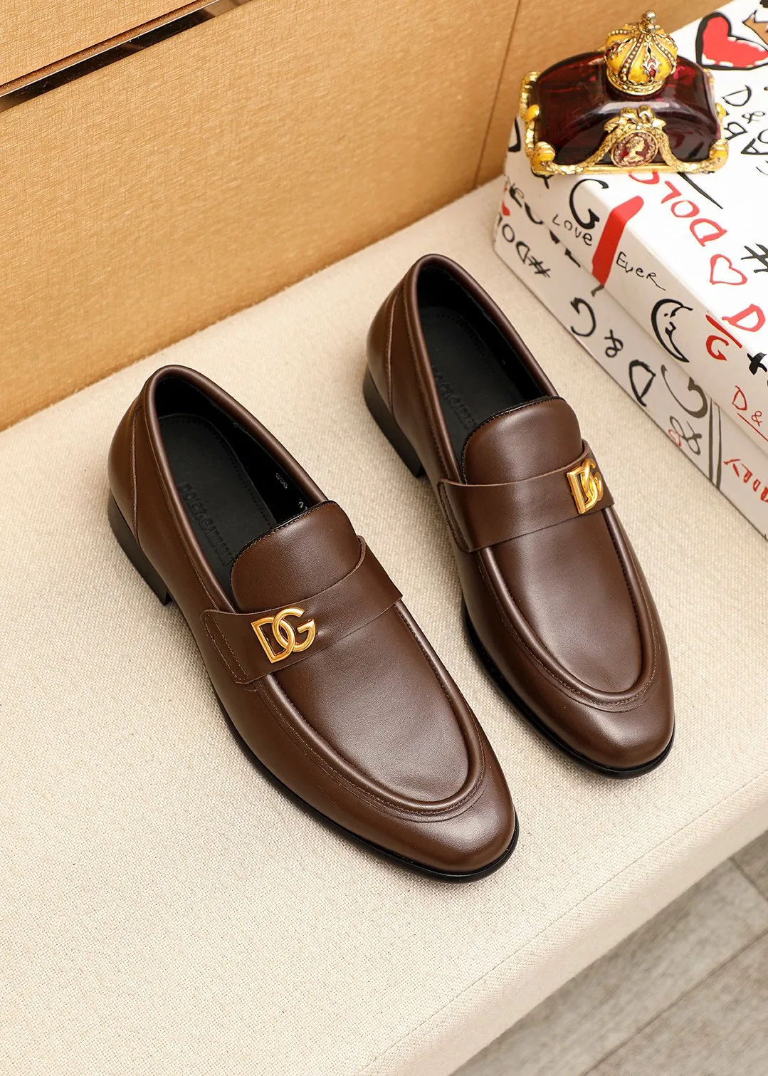 Men's clothing and shoes 💰480 💐DG top quality🔍🔍men's new leather shoes🚹sold at the same time at counters⚠The uppers are calfskin uppers imported from Italy, all imported cow🐂leather lining + classic hardware buckles, completely 1⃣️to 1⃣️reproduction🇮🇹💪💪, ⚠shoes Bottom: The original factory specially provides the original bottom, the exclusive movable molded bottom is super comfortable, ⚠Original factory goods, 🔍🔍high quality, you can enter and leave the counter at will, welcome to compare ⚠Code number: 38-44 (45.46🉑️Customized)